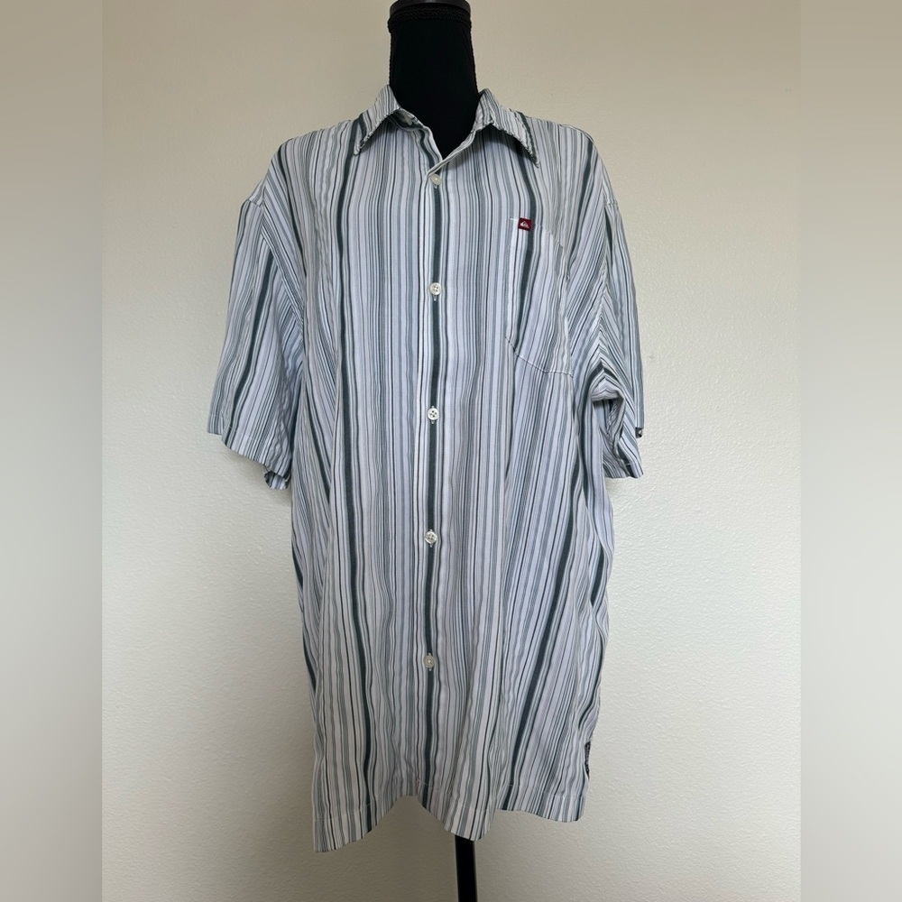 Quicksilver Mens‎ Blue Striped Button Up Size XL/ TG  Short Sleeve